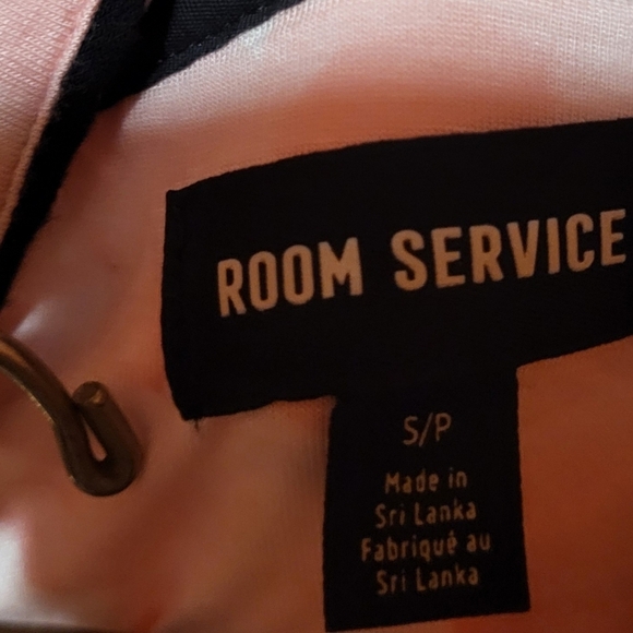 Room Service Women's Pink Capri Pajama Set Size Small - Picture 8 of 8